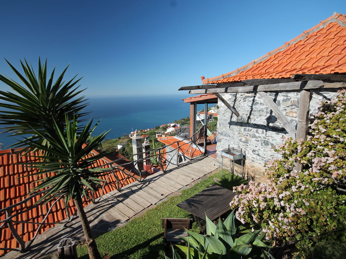 Cottage and View over the ocean