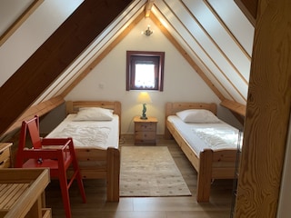 Schlafzimmer im OG mit Seepferdchen-Tischlampe