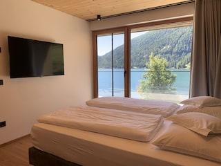 Schlafzimmer mit Smart-TV