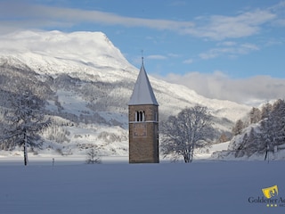 Turm im Reschensee Winter