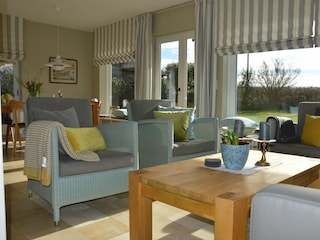 Sitzplatz mit Blick in den Garten