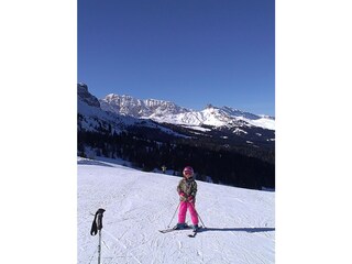 Giulia beim Skifahren