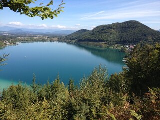 Blick vom Kitzelberg auf den See