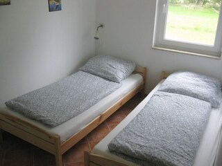 2. Schlafzimmer mit 2 Einzelbetten