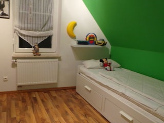 Obergeschoss Einzelbett mit Ausziehbett auf gleicher Ebene