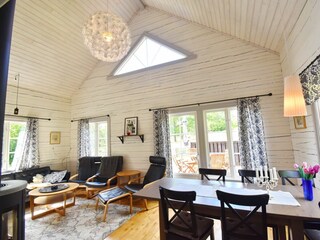 Durch die Hohe hat der Wohnraum ein tolles Raumgefühl!