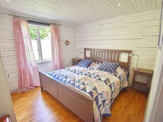 Schlafzimmer 1 mit Doppelbett