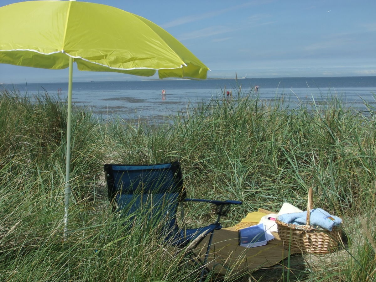 Schillig. Dünen und 2 km langer Sandstrand