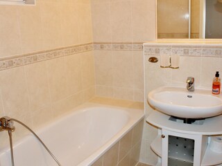 Bad mit Badewanne