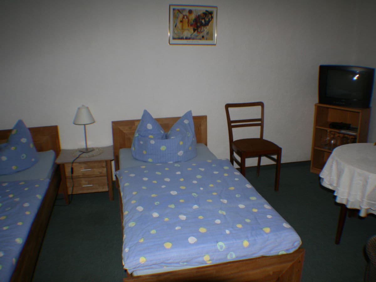 Zweibettzimmer im Kellerbereich