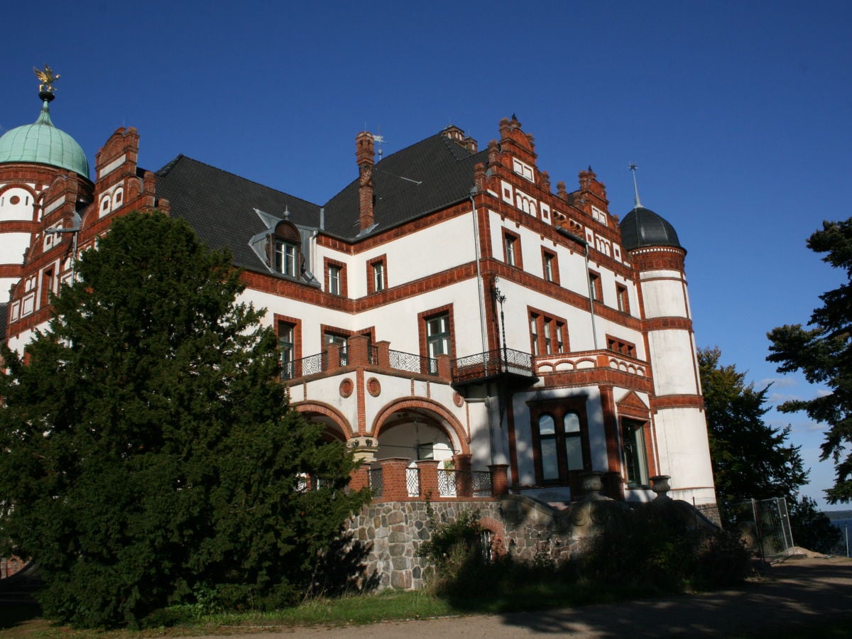 Schloss Willigrad am Schweriner See