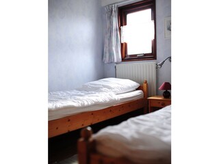 Schlafzimmer 2 mit zwei Einzelbetten