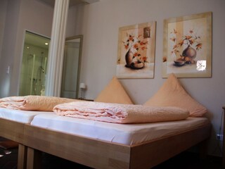 Das Schlafzimmer mit Doppelbett