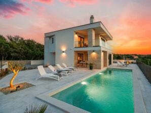 Villa Amaris mit privatem beheiztem Pool