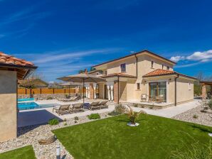 Villa Quercus mit beheiztem Pool