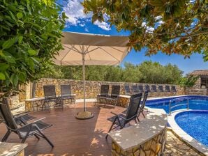 Villa Haya - Wohnung Kamelija mit beheiztem Pool