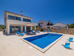 Ferienhaus Dan mit privatem Pool
