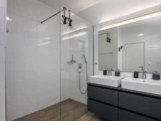 Villa Rasopasno Features 36