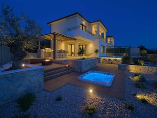 Villa Lady