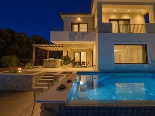 Villa Lady