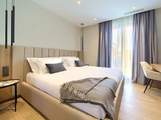 Villa Lady