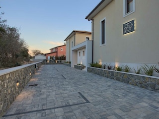 Villa Lady