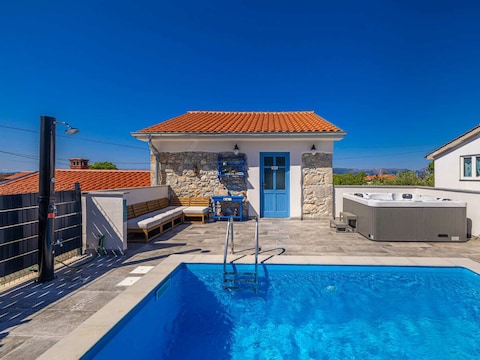 Ferienhaus Kuntenta mit privatem Pool und Whirlpool