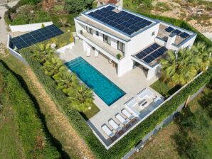 Villa Luminosa mit Außen- und Innenpool und Sauna