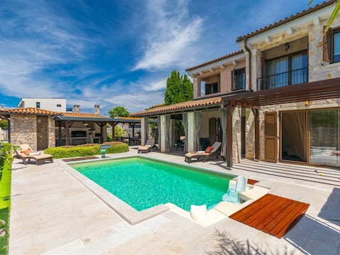 Holiday house SEASCAPE I with heated pool and spacious garden