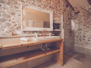 Villa Rasopasno Features 36