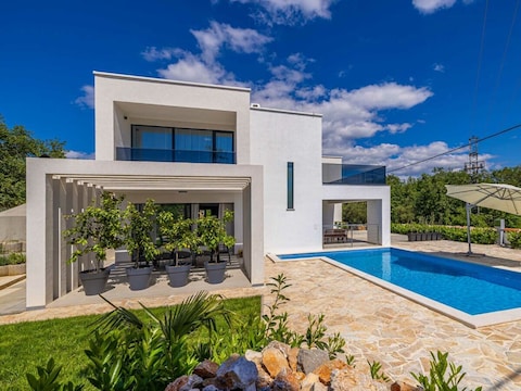Villa SPLENDIDA with private pool