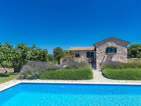 Holiday house DAJANA with mediterranean garden