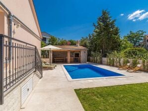 Maison de vacances Ferienhaus Maslina mit Pool
