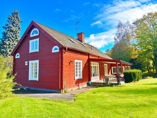 Garten und Hausrückseite