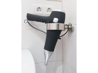 Alle Bäder mit Föhn, Seife, Duschgel, Shampoo