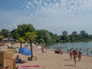 Zur Abkühlung ist der Badesee direkt um die Ecke