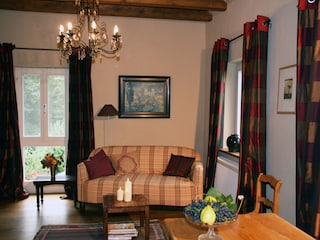 Apartment Much Living Room 25
