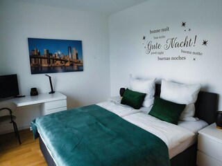 1. Schlafzimmer mit Doppelbett