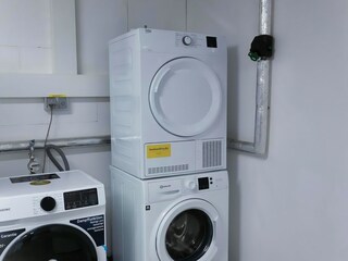Waschmaschine & Trockner im Keller