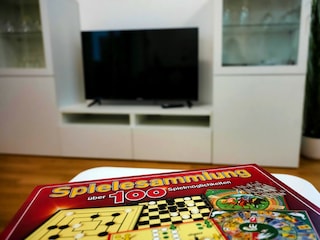 Eine Auswahl an Spielen lädt zu gemütlichen Abenden ein.