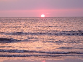 Wunderbarer Sonnenuntergang am Meer