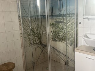 Badezimmer mit Dusche