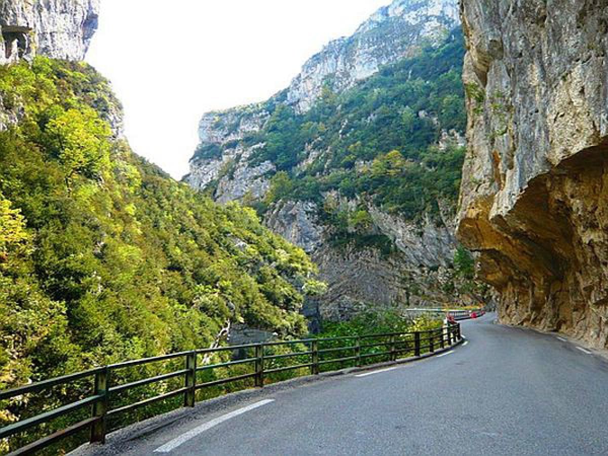 Bergstraße hinter Le Bar sur Loup