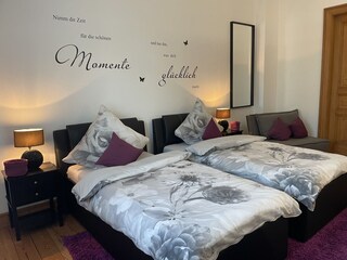 Schlafzimmer  2 , straßenseitig
