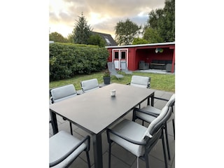 Terrasse, Loungeecke und Gartenhaus