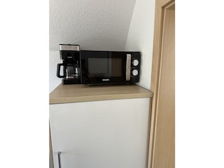 Mikrowelle und Kaffeemaschine