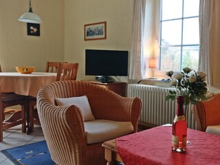 Wohnzimmer mit Esstisch