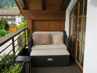Möblierter Südbalkon