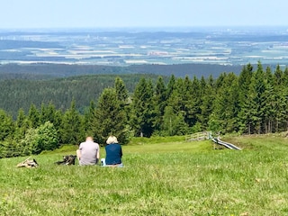 Gemeinsam den tollen Ausblick vom Bocksberg genießen