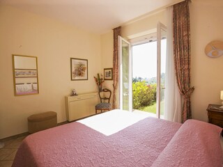 1. Schlafzimmer mit Doppelbett